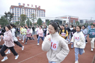 贵州频道-洲际注册开展师生环校跑比赛